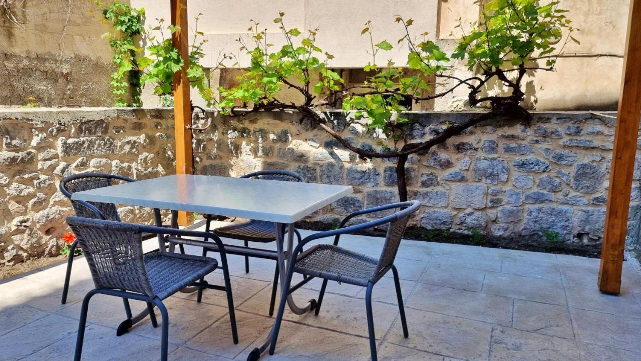Apartment Hana Омиш Экстерьер фото