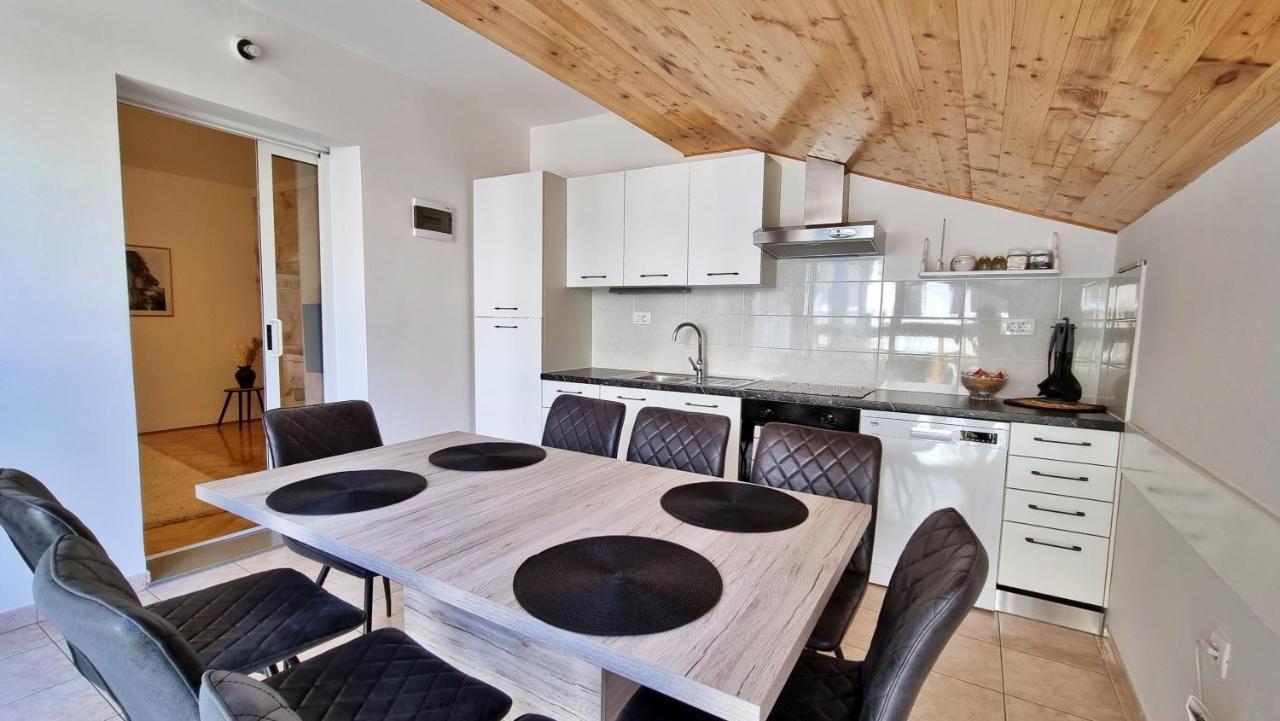 Apartment Hana Омиш Экстерьер фото