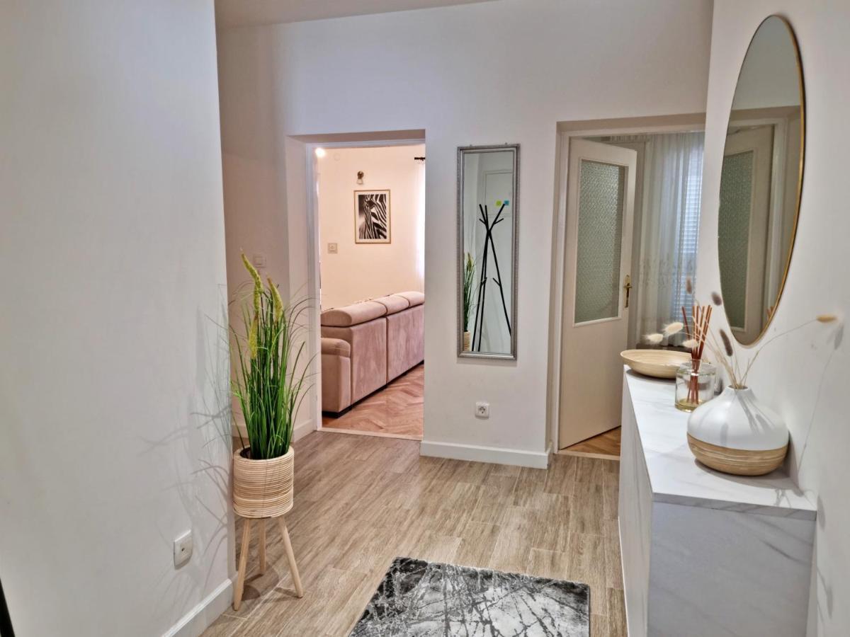 Apartment Hana Омиш Экстерьер фото