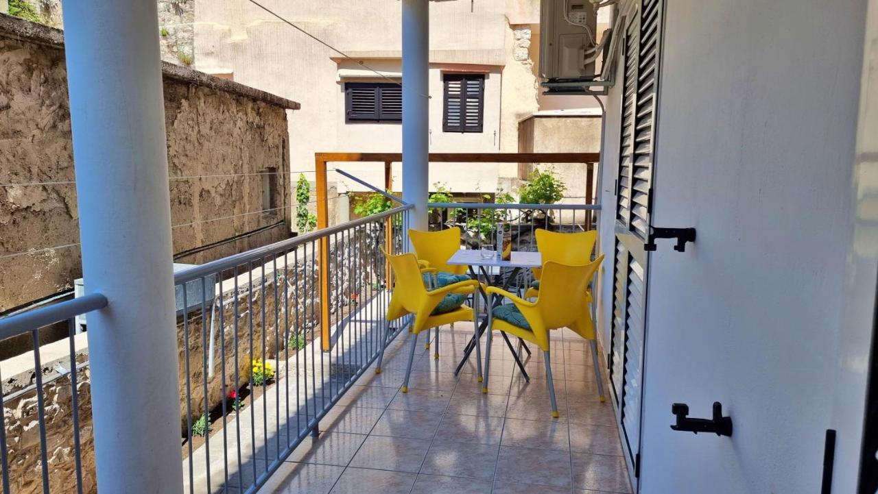 Apartment Hana Омиш Экстерьер фото