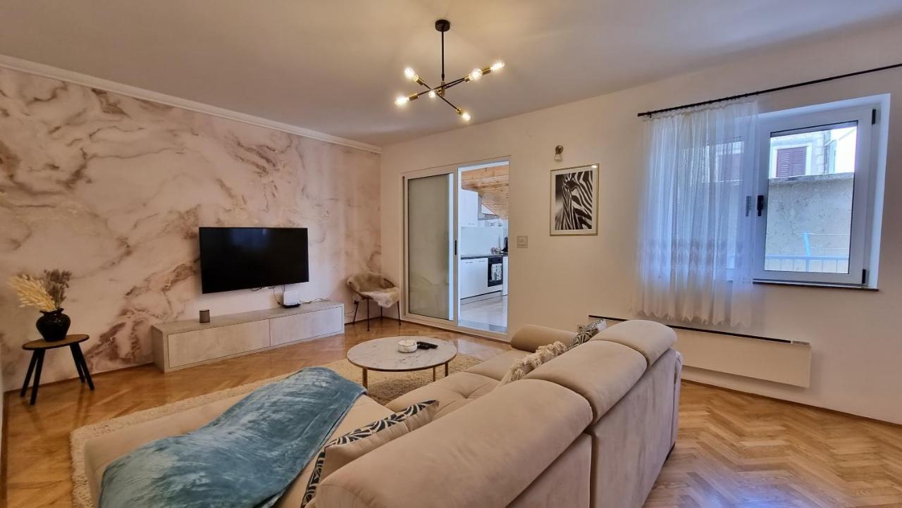 Apartment Hana Омиш Экстерьер фото