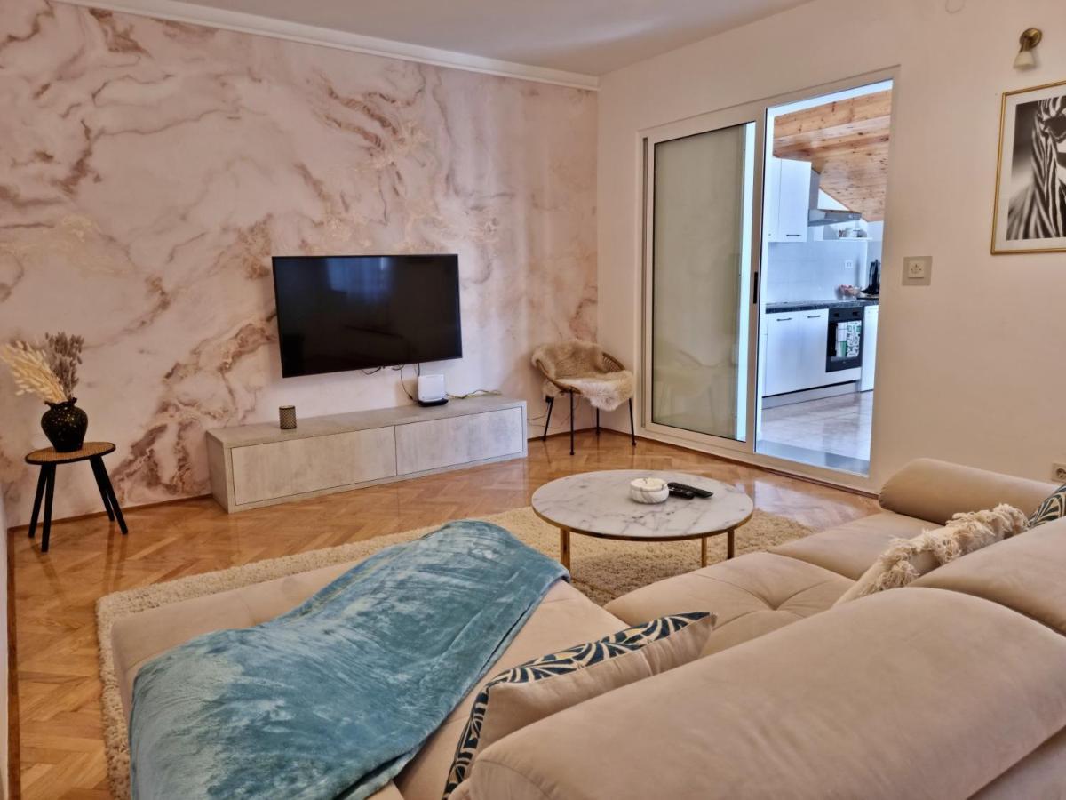 Apartment Hana Омиш Экстерьер фото